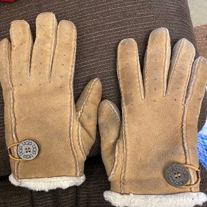 Ugg shearling gloves- 🔥 REDUCED